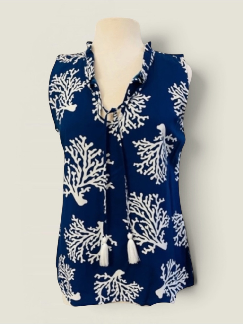 LA MER LUXE TASSLE SLEEVELESS RAYON TOP SIZE MEDIUM